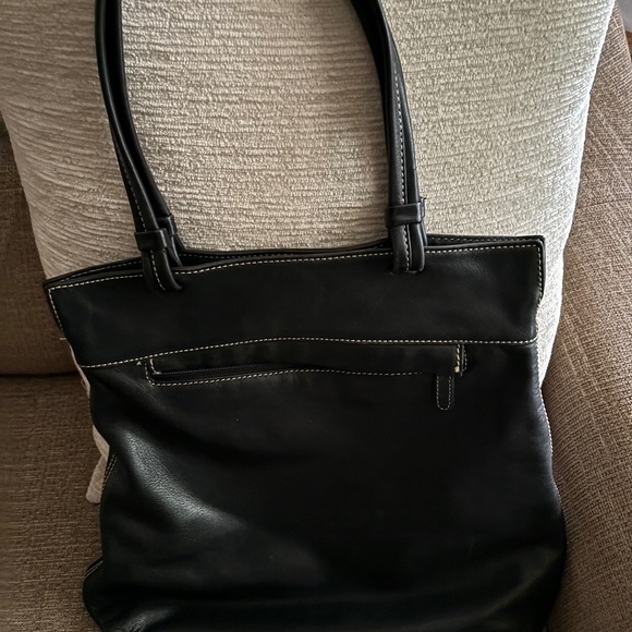Kenneth Cole New York Handbags - Kenneth Cole of Ne York Black Slim Pocketbook Snap Closure